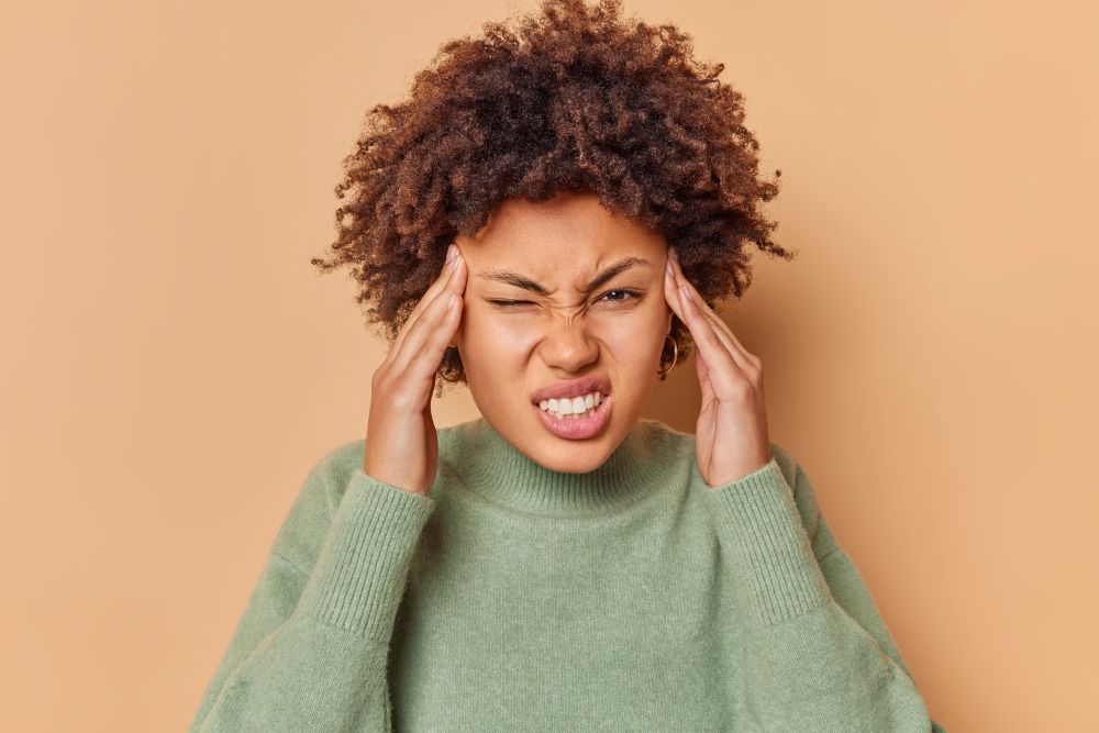 Migraines Migraines are one of many examples of an unpleasant set of symptoms that can have their roots in multiple body systems. Migraine’s symptoms of headache, pain, nausea, visual disturbance can be addressed head-on with medications or herbs, but famously there are roots that go deeper.